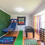 Hot Tub-King Suite-Fenced Yard-Game Room-Fire Pit