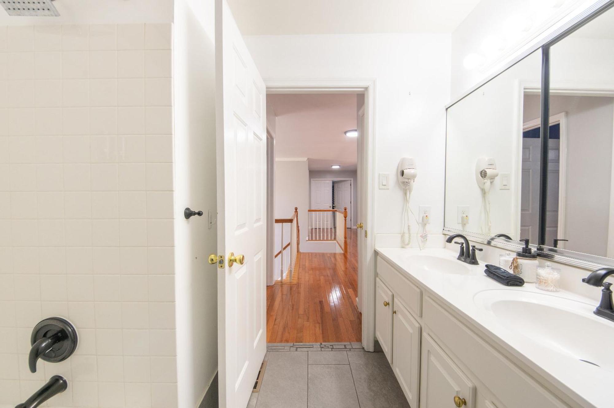Сasa de vacaciones Hot Tub-king Suite-fenced Yard-game Room-fire Pit East Stroudsburg