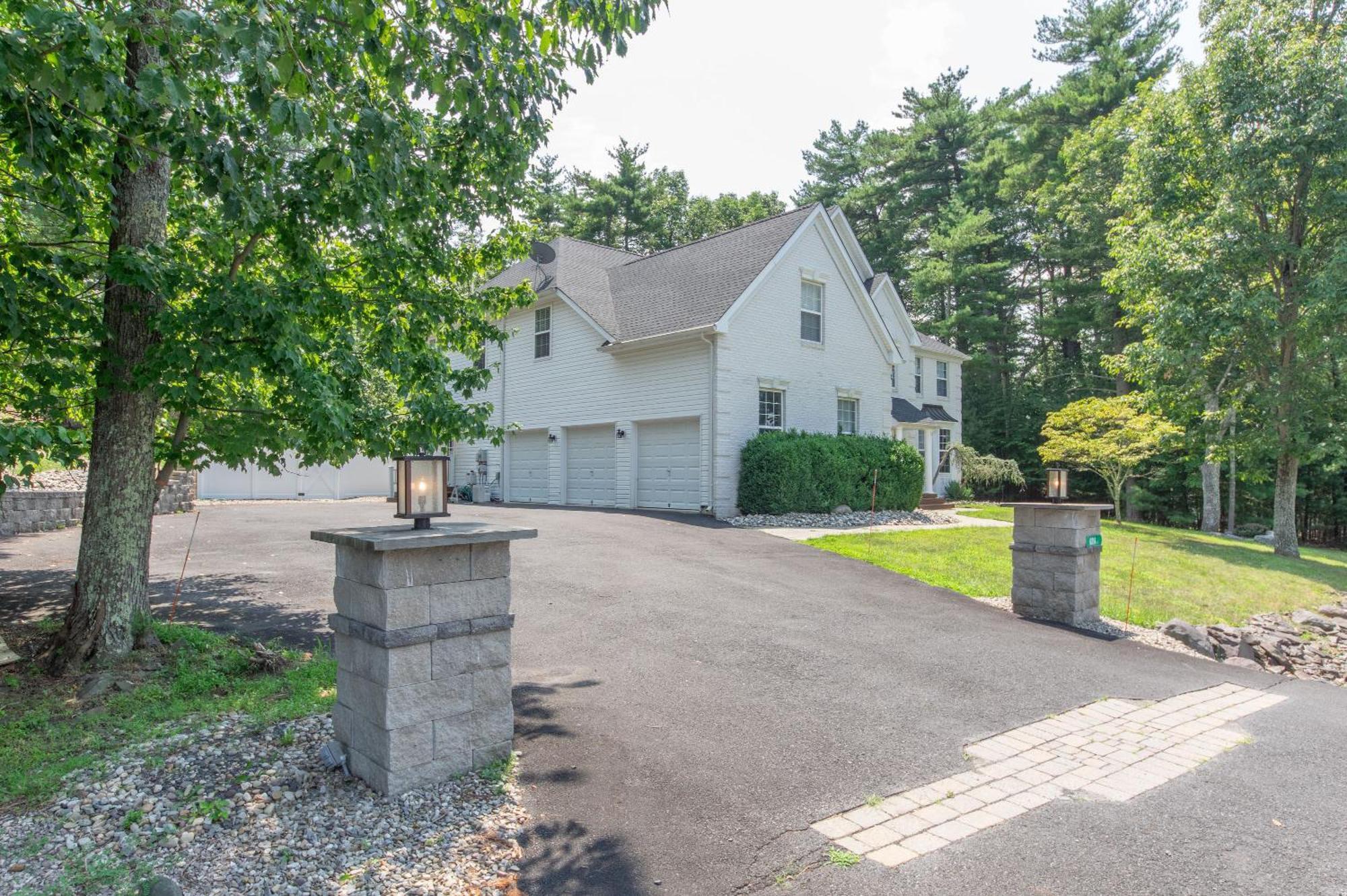 Hot Tub-king Suite-fenced Yard-game Room-fire Pit East Stroudsburg