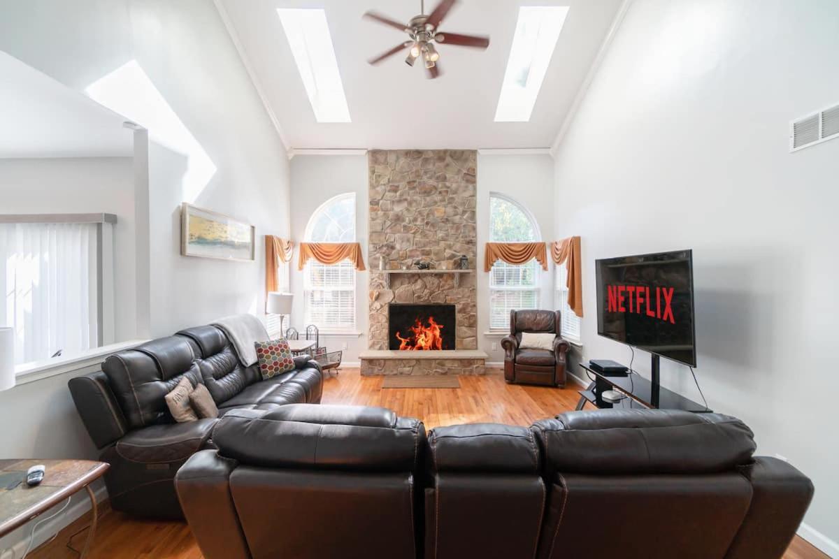 Сasa de vacaciones Hot Tub-king Suite-fenced Yard-game Room-fire Pit East Stroudsburg